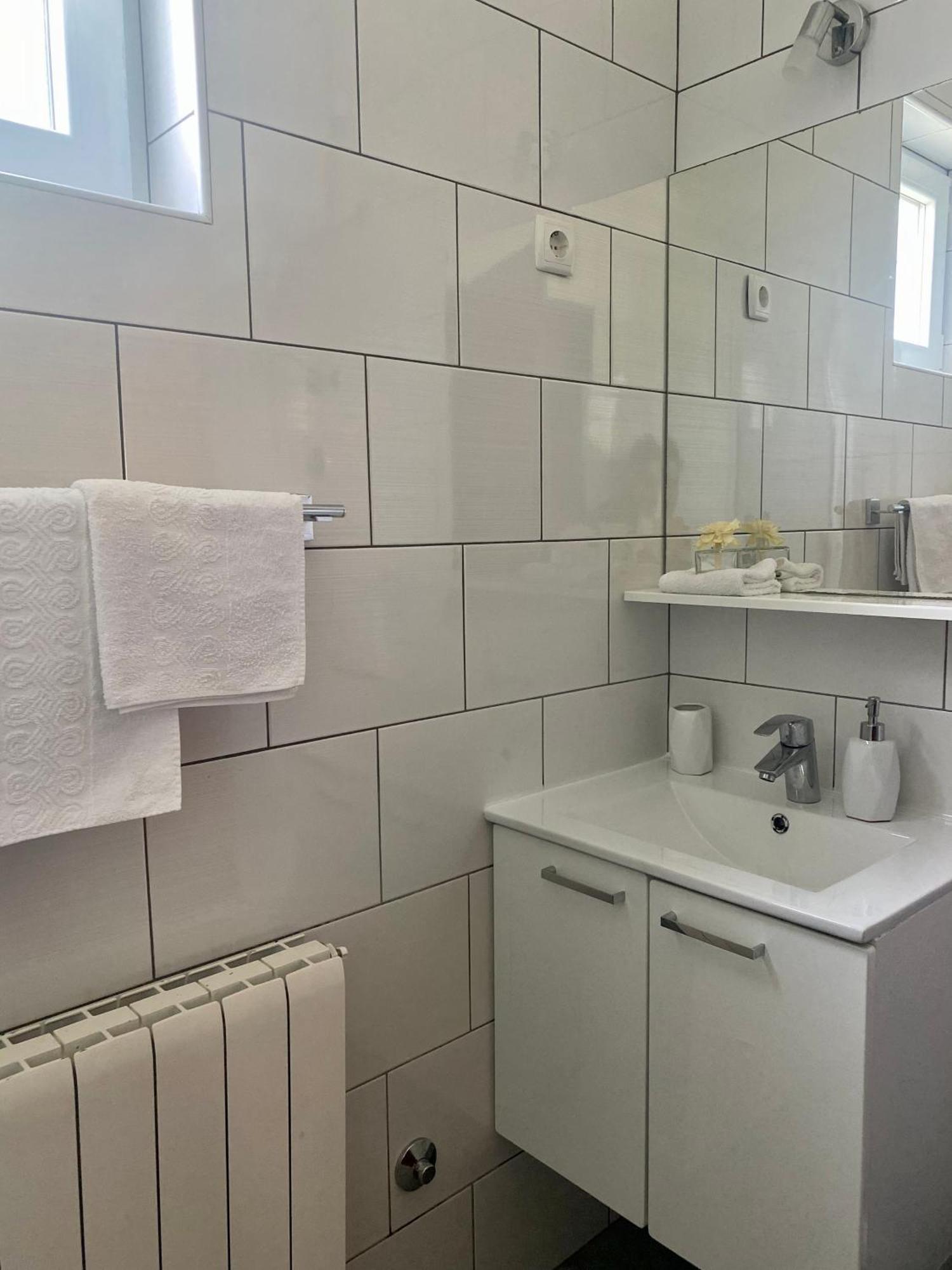 Apartment Ponos Кърк Екстериор снимка