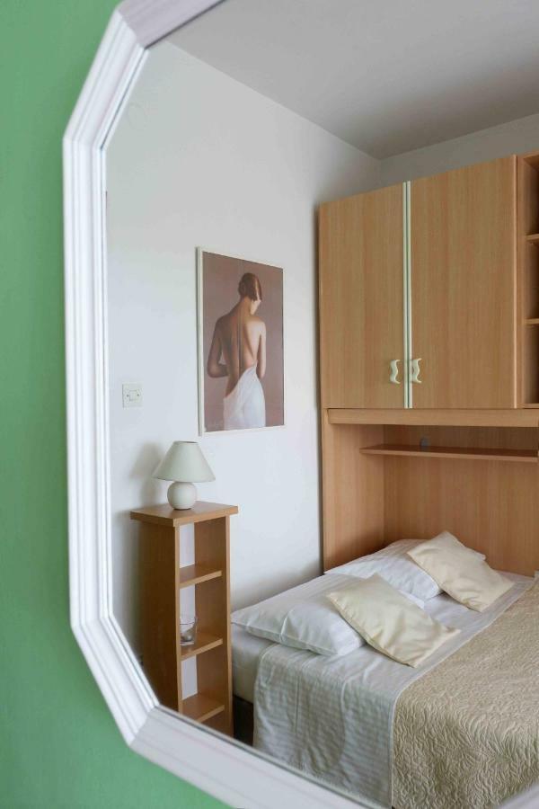 Apartment Ponos Кърк Екстериор снимка