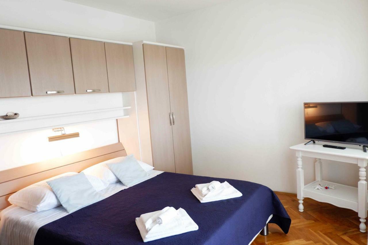 Apartment Ponos Кърк Екстериор снимка