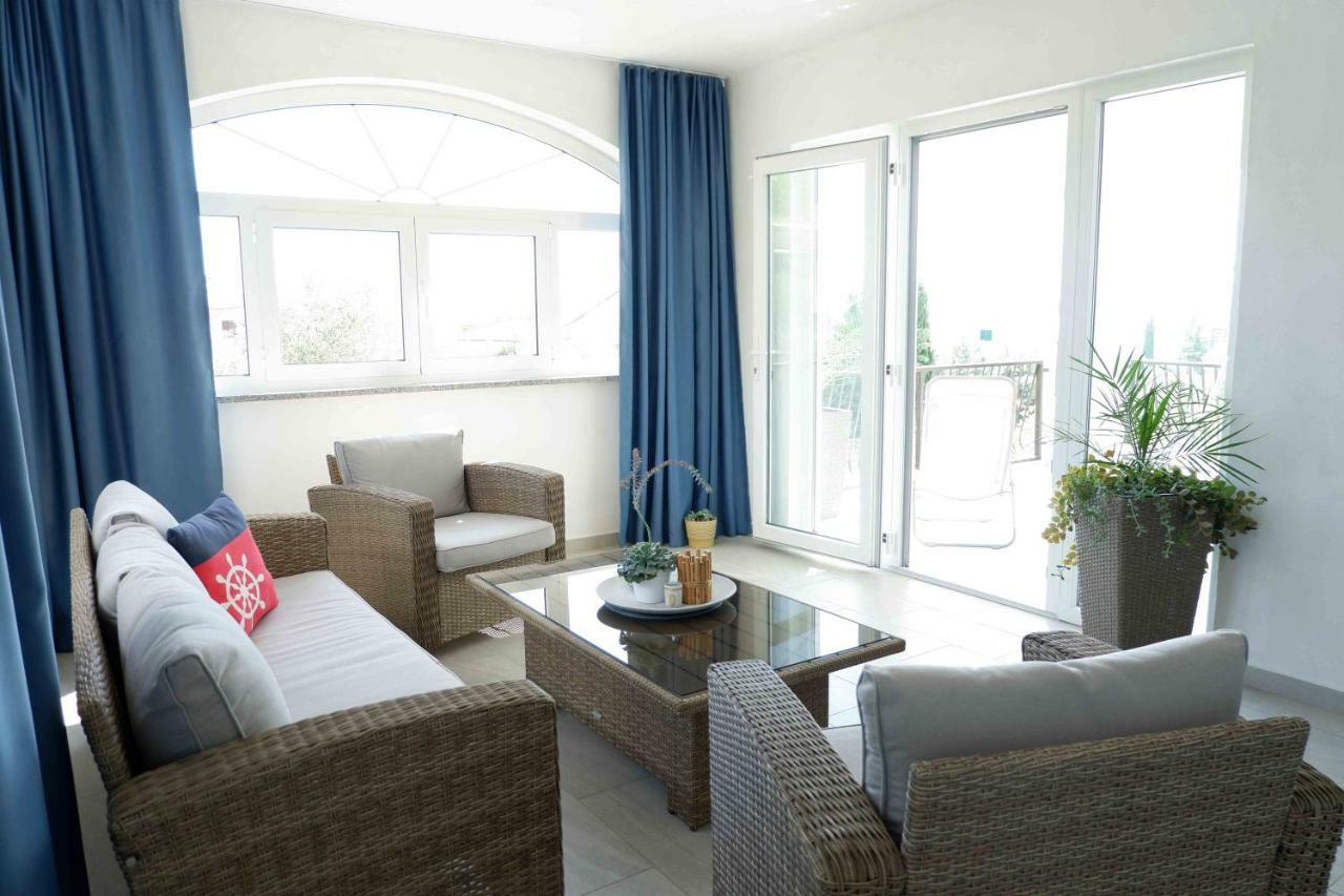 Apartment Ponos Кърк Екстериор снимка